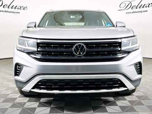 Used 2022 Volkswagen Atlas Cross Sport SE AWD/4WD image 2