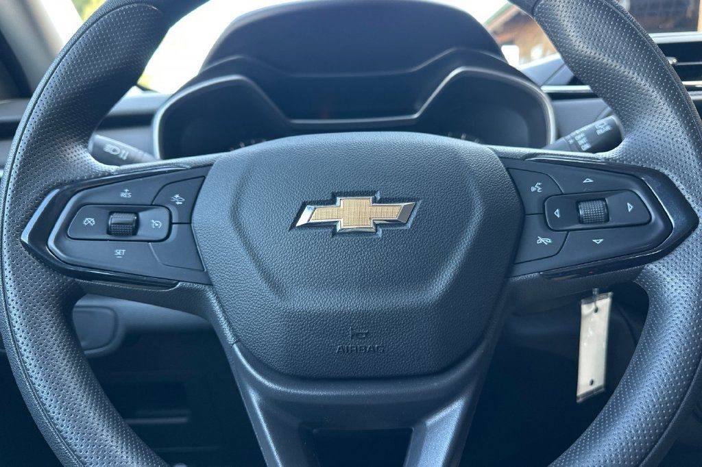 Used 2023 Chevrolet TrailBlazer LS FWD image 24