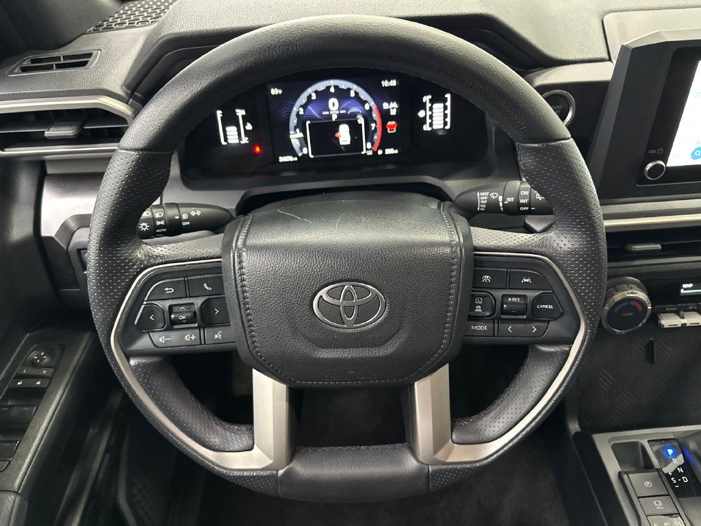 Used 2025 Toyota 4Runner SR5 AWD/4WD image 23