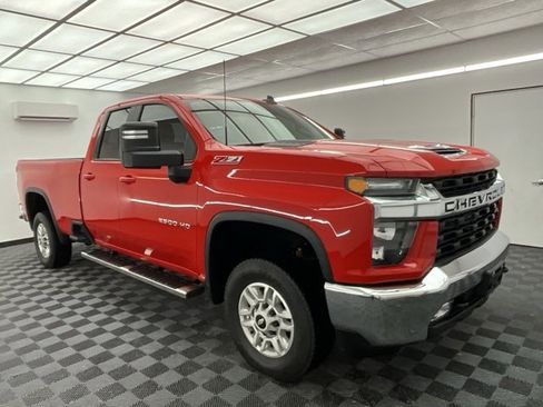Used 2021 Chevrolet Silverado 2500 LT w/ Convenience Package image 3