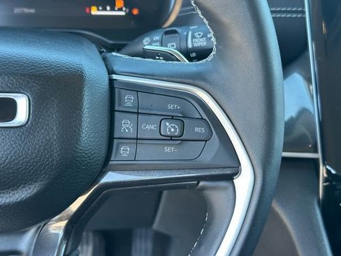 Used 2022 Jeep Grand Cherokee L Laredo w/ Luxury Tech Group I AWD/4WD image 15