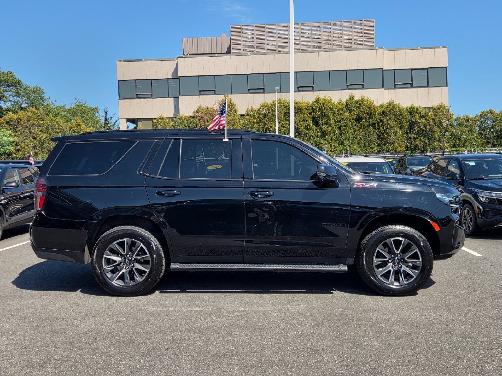 Used 2024 Chevrolet Tahoe Z71 w/ Luxury Package AWD/4WD image 3