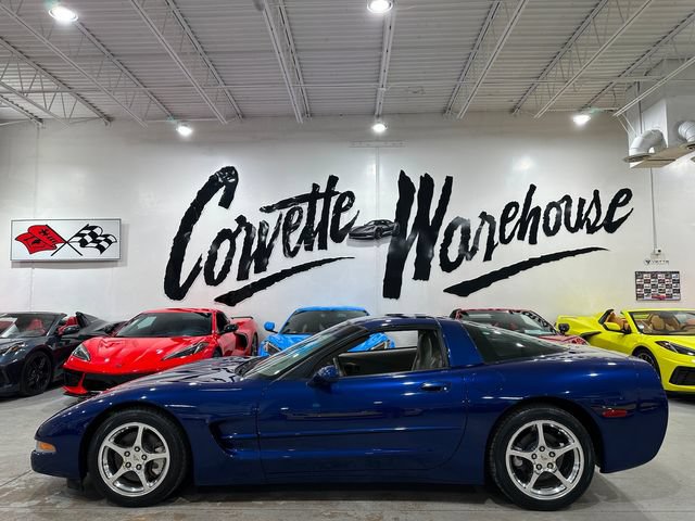 Used 2004 Chevrolet Corvette Coupe w/ Preferred Equipment Group RWD image 2