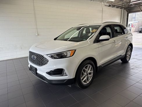 Used 2024 Ford Edge SEL w/ Convenience Package AWD/4WD image 4