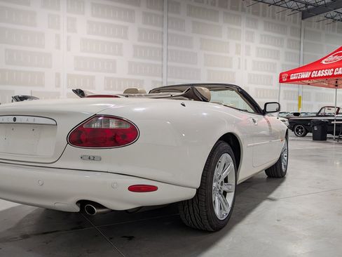 Used 2003 Jaguar XK8 Convertible image 15