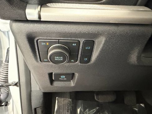 Used 2025 Ford Expedition Active AWD/4WD image 19