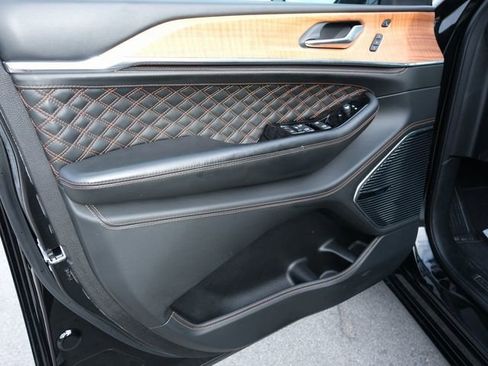 Used 2024 Jeep Grand Cherokee Summit image 15