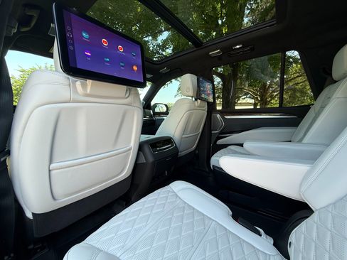 Used 2026 Cadillac Escalade Platinum Luxury RWD image 15