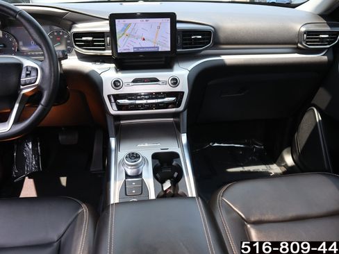 Used 2022 Ford Explorer XLT w/ Equipment Group 202A AWD/4WD image 16