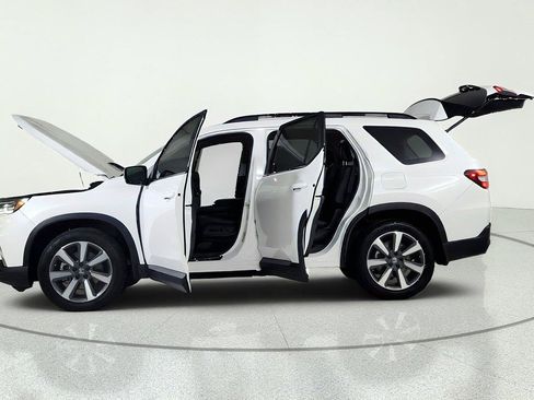 Used 2025 Honda Pilot Touring image 11