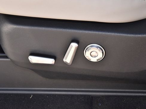 New 2025 Lincoln Navigator L Reserve image 40