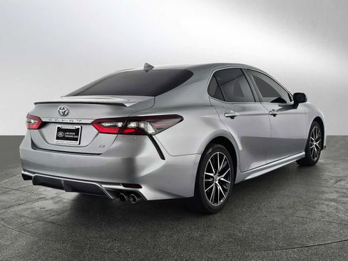 Used 2024 Toyota Camry SE image 5