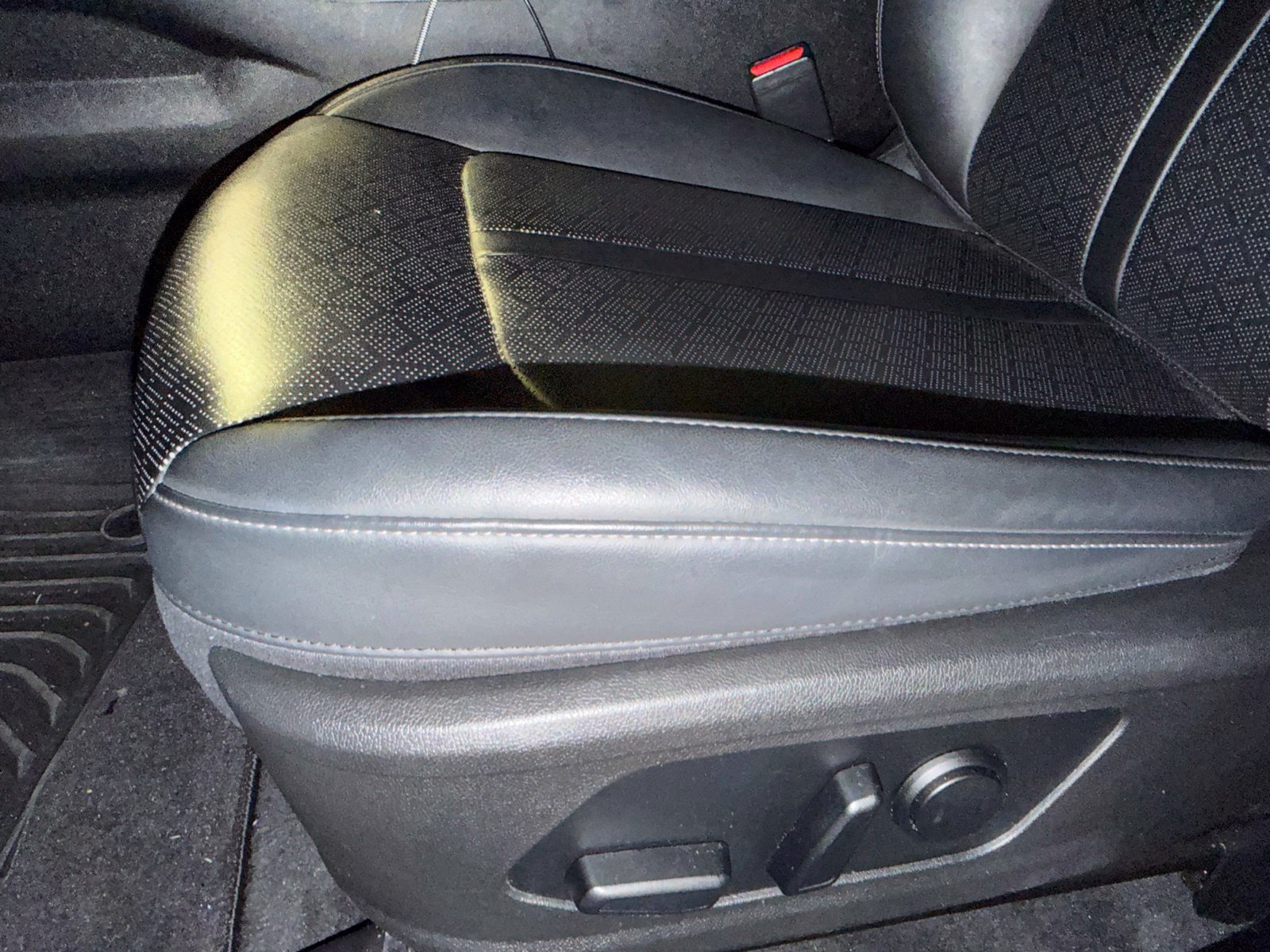 Used 2022 Kia Sorento EX w/ Panoramic Sunroof Package FWD image 4
