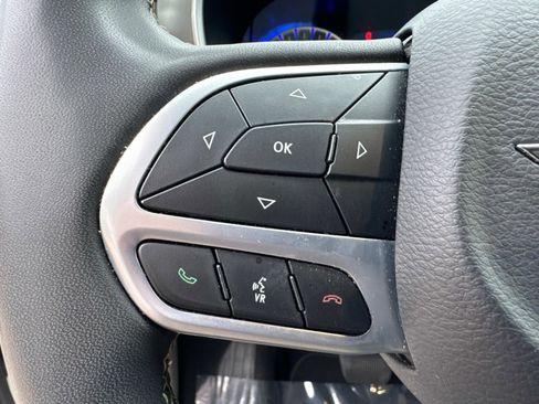 Certified 2023 Chrysler Pacifica Touring-L FWD image 31