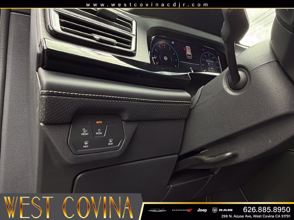Used 2025 Volkswagen Atlas Cross Sport SE AWD/4WD image 18