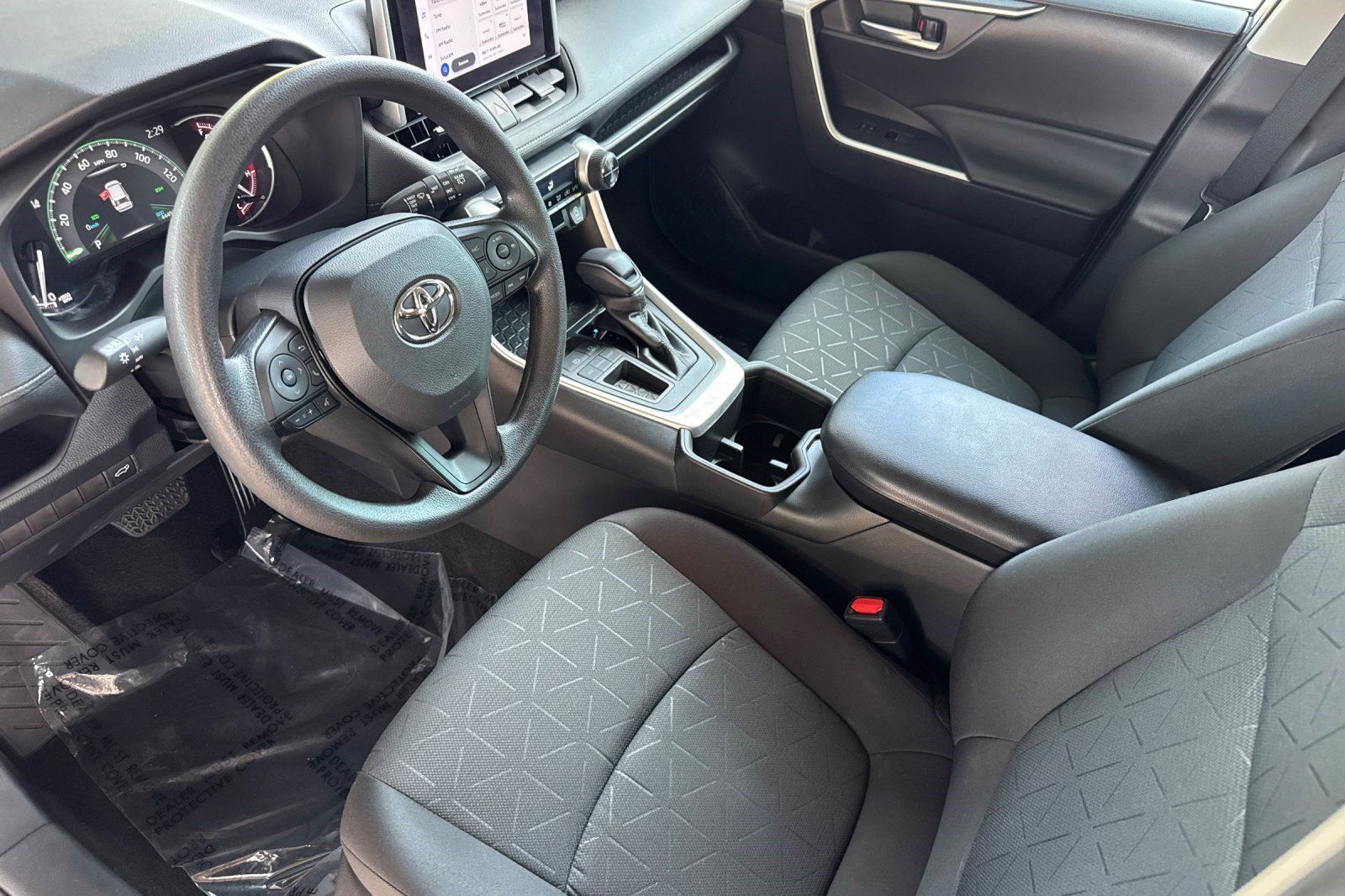 Used 2023 Toyota RAV4 XLE w/ Convenience Package FWD image 4