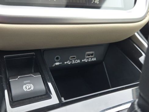 Used 2024 Subaru Legacy Limited image 16