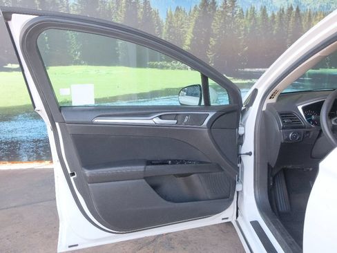 Used 2014 Ford Fusion SE FWD image 11
