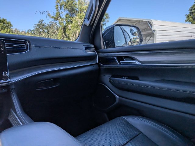 Used 2024 Jeep Wagoneer L Series II w/ Flexible Seating Group RWD image 17