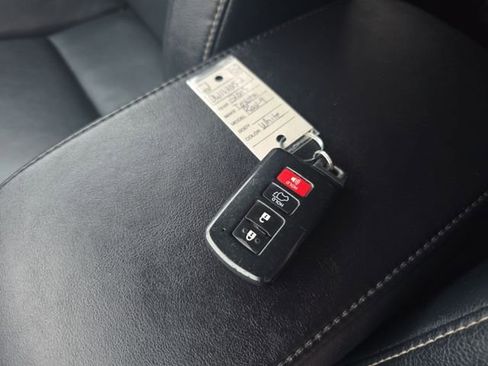 Used 2013 Toyota RAV4 Limited image 31