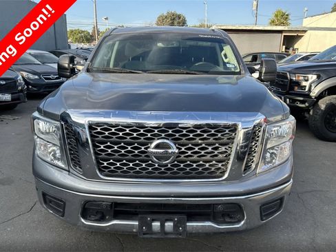 Used 2018 Nissan Titan SV w/ SV Convenience Package image 2