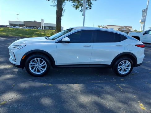 Used 2024 Buick Envista Preferred w/ Advanced Safety Package FWD image 4