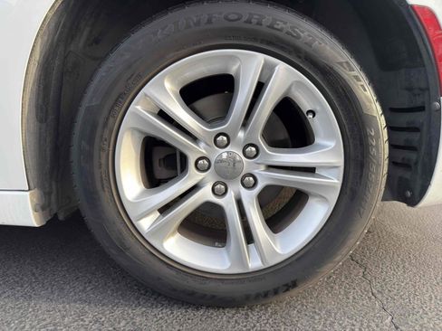 Used 2019 Dodge Charger SXT image 18