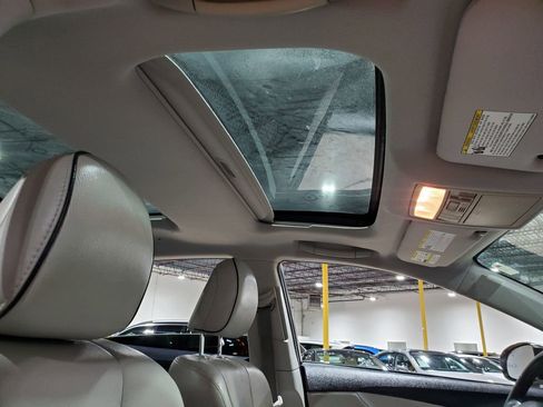 Used 2012 Toyota Venza Limited image 16