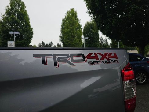 Used 2021 Toyota Tundra Limited w/ Limited Premium Package AWD/4WD image 19