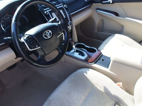Used 2012 Toyota Camry XLE w/ Leather Pkg image 10