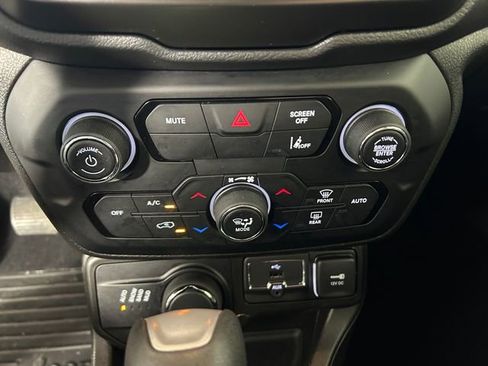 Used 2021 Jeep Renegade Latitude image 24