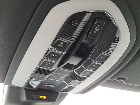 Certified 2026 Porsche Macan AWD/4WD image 32