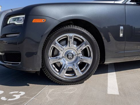 Used 2017 Rolls-Royce Ghost image 19