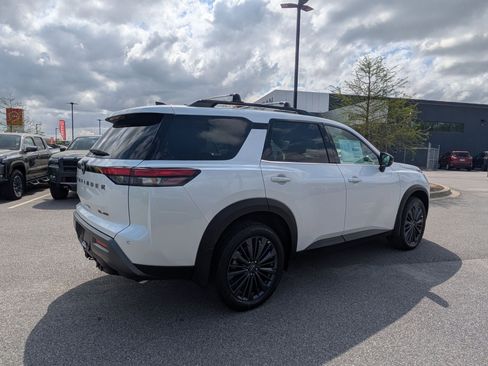 New 2026 Nissan Pathfinder SL AWD/4WD image 4