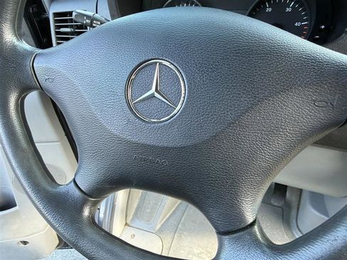 Used 2013 Mercedes-Benz Sprinter 2500 image 19