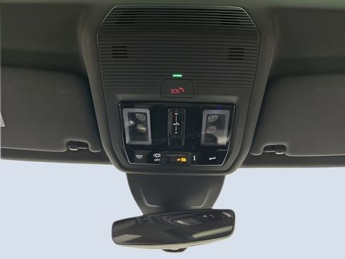 Used 2022 Volkswagen Golf R image 32