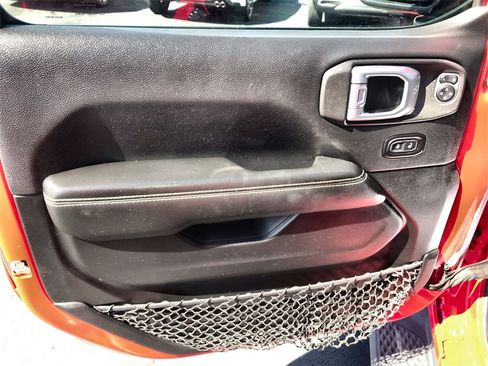 Used 2020 Jeep Gladiator Overland image 13