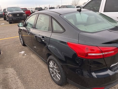 Used 2015 Ford Focus SE image 12