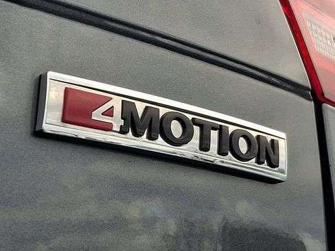 Used 2021 Volkswagen Tiguan SE w/ Panoramic Sunroof Package image 32