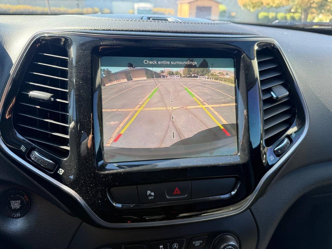 Used 2019 Jeep Cherokee Limited AWD/4WD image 12