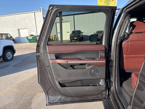Used 2024 Ford Expedition Max Limited image 24