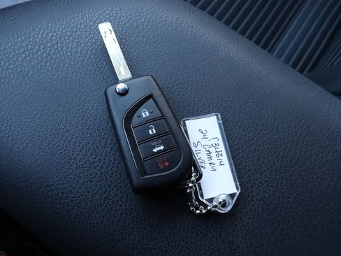 Used 2024 Toyota Camry SE image 28