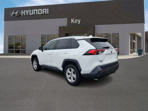 Used 2021 Toyota RAV4 LE image 5