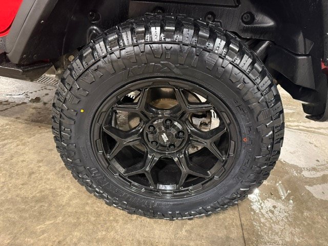 Used 2024 Jeep Wrangler Unlimited Rubicon 4xe w/ Technology Group AWD/4WD image 32