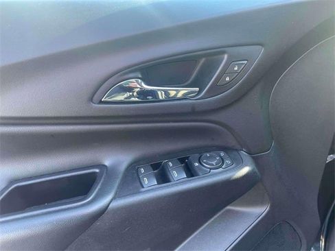 Used 2019 Chevrolet Equinox LT image 16