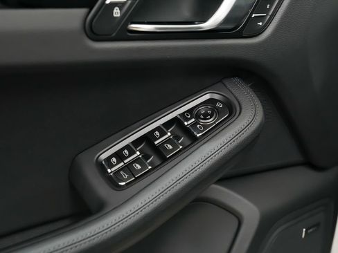 New 2026 Porsche Macan image 23