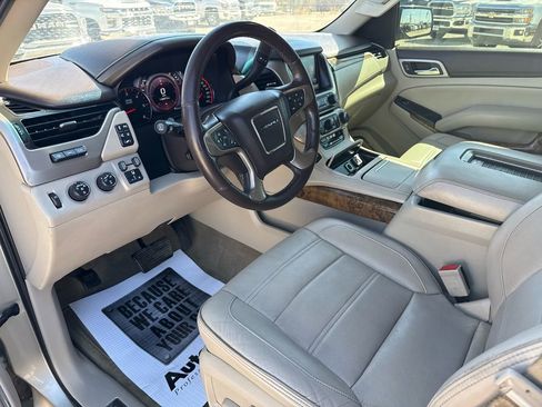 Used 2015 GMC Yukon Denali w/ Premium Package AWD/4WD image 31