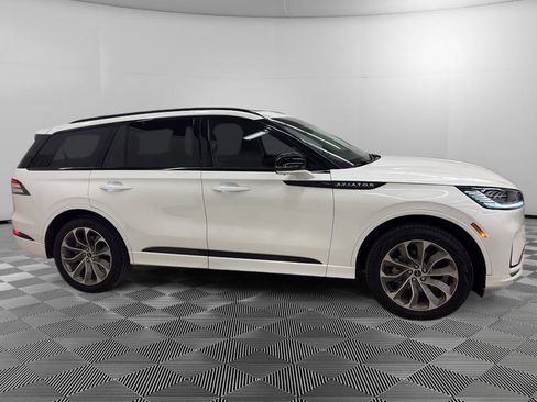 Used 2025 Lincoln Aviator AWD w/ Jet Appearance Package image 8