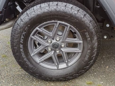 Used 2025 Jeep Wrangler Sport S image 10