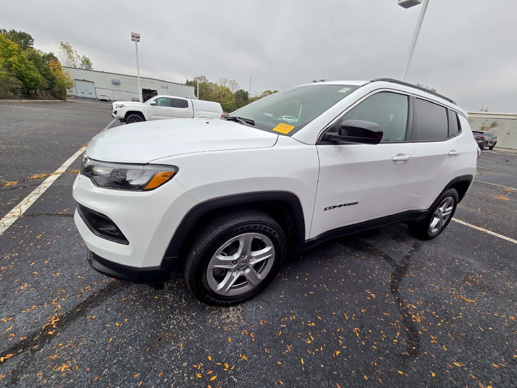 Used 2023 Jeep Compass Latitude w/ Sun and Sound Group AWD/4WD image 4